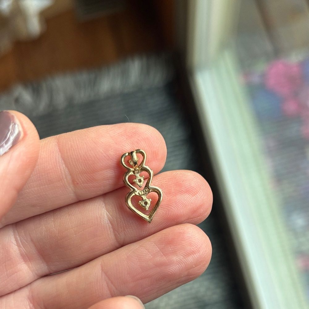 10K stamped Gold Tri-Heart Pendent with diamonds made in Italy - Picture 2 of 9